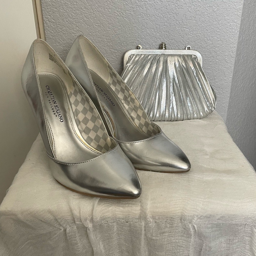 Christian Siriano silver-tone classic pumps with Sasha purse, great condition
